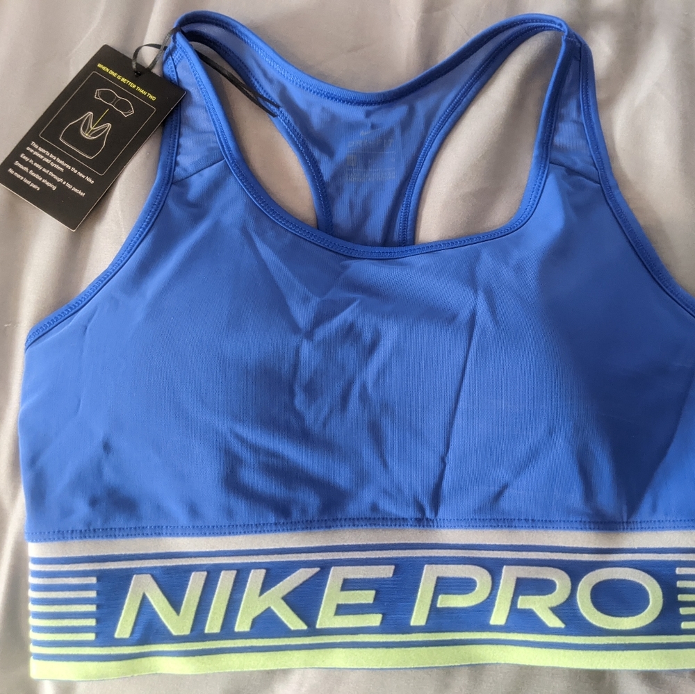 Nike pro sports bra